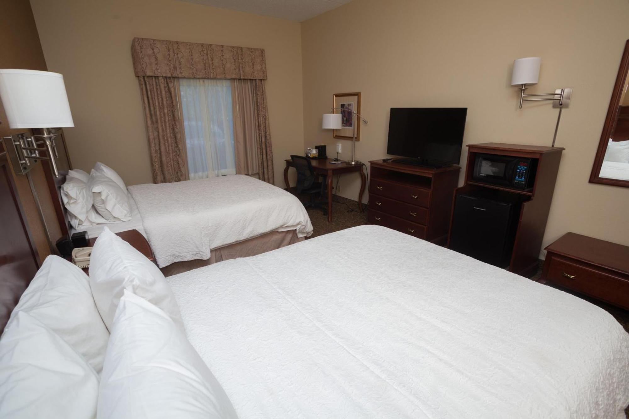 Queen Room with Two Queen Beds - Non-Smoking,1758326649:JPEG